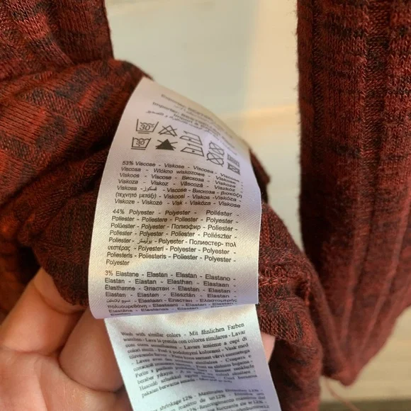 Vero Moda | Lightweight Ribbed Turtleneck - Picture 4 of 5